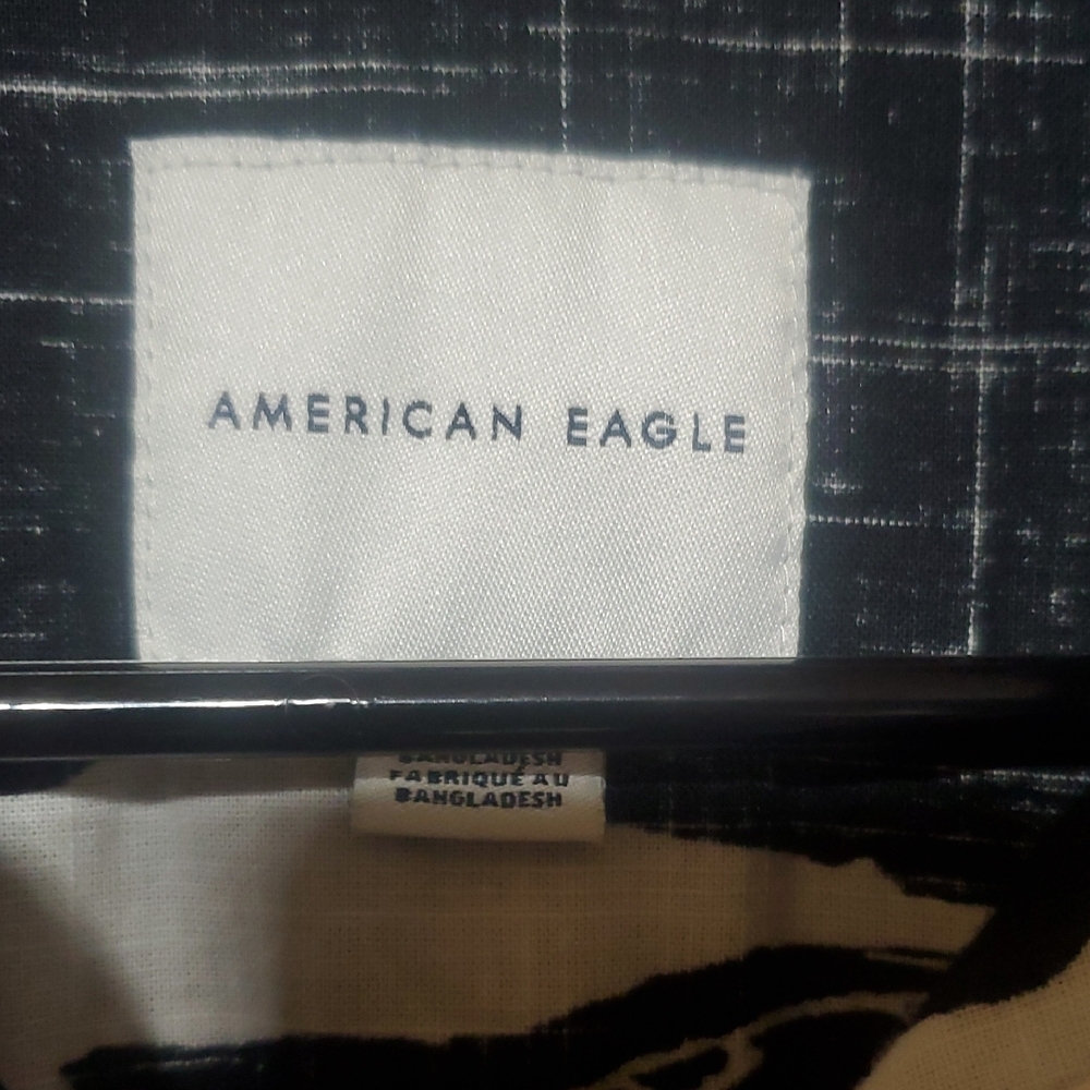 American Eagle Outfitters Black Shark Print Shirt Size Medium - Picture 2 of 4